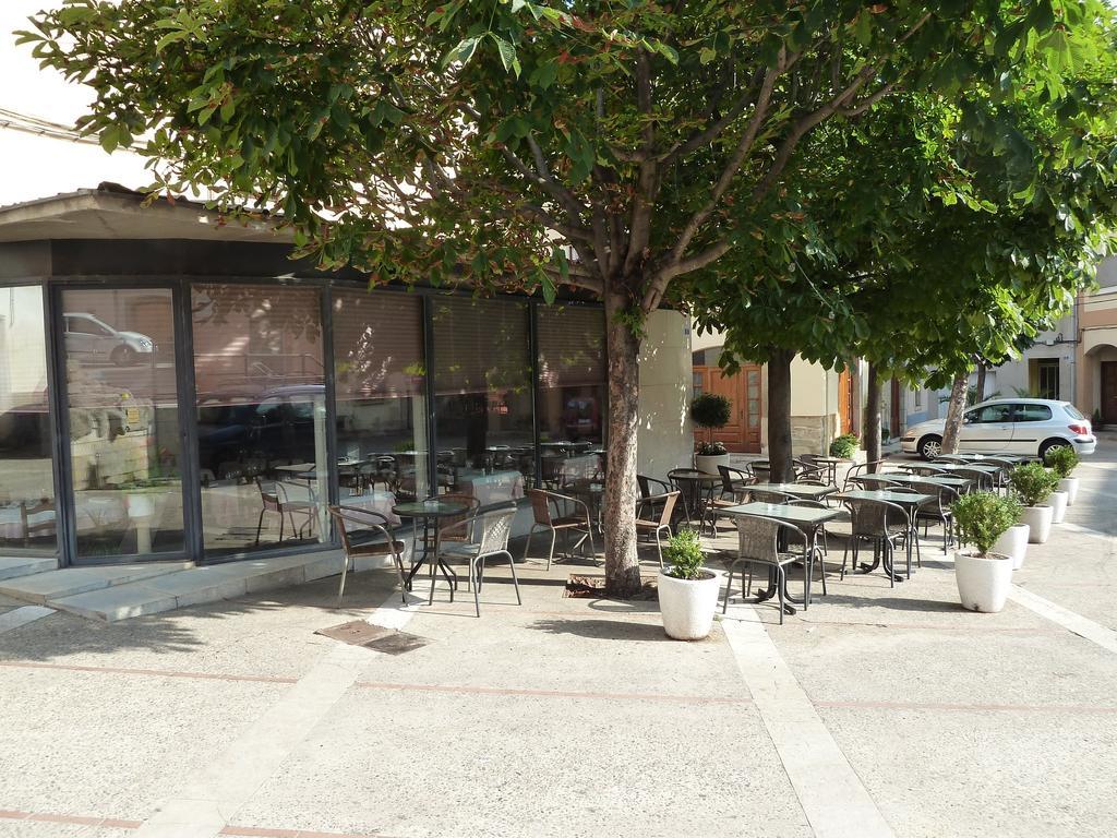 Restaurant Fonda Giralt Hotel Amer Bagian luar foto
