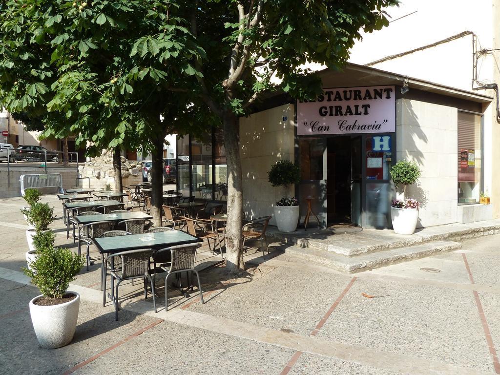 Restaurant Fonda Giralt Hotel Amer Bagian luar foto