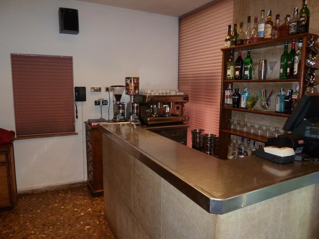 Restaurant Fonda Giralt Hotel Amer Bagian luar foto