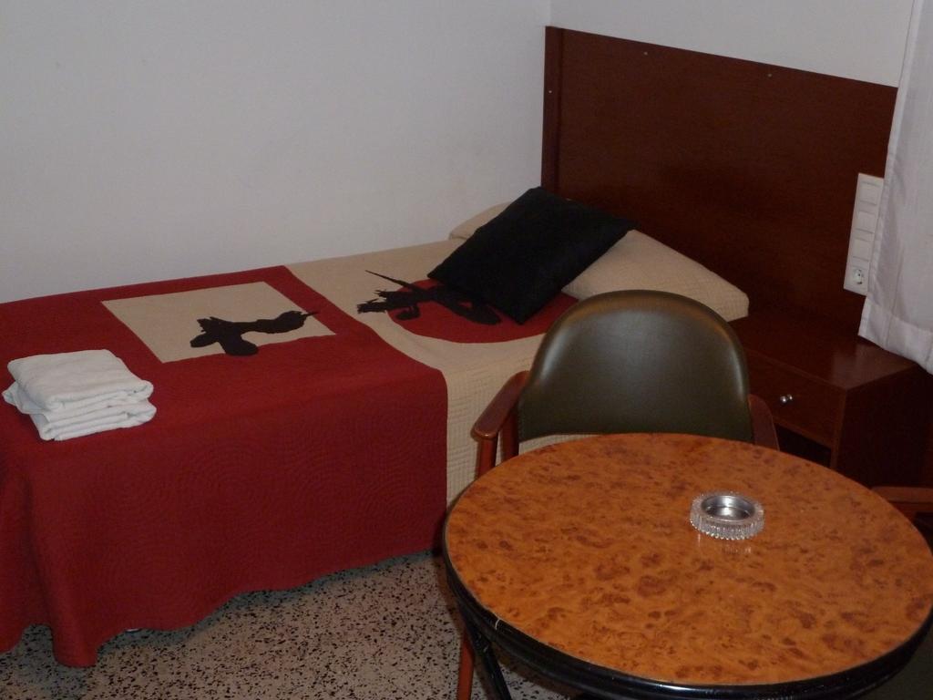 Restaurant Fonda Giralt Hotel Amer Ruang foto