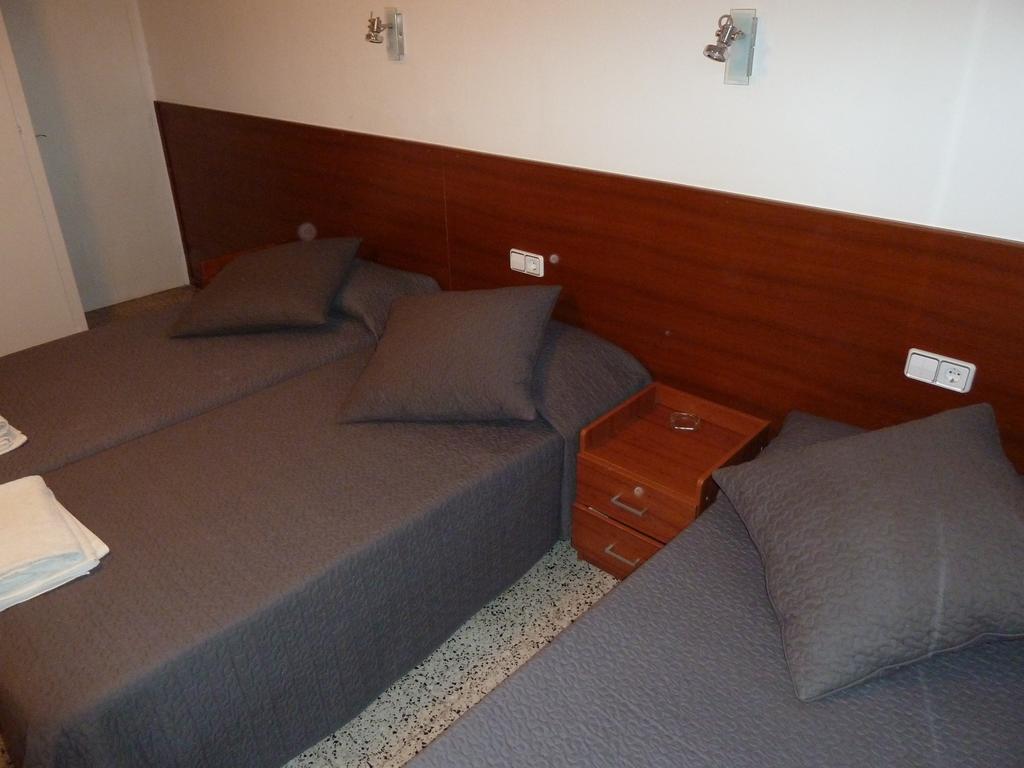 Restaurant Fonda Giralt Hotel Amer Ruang foto