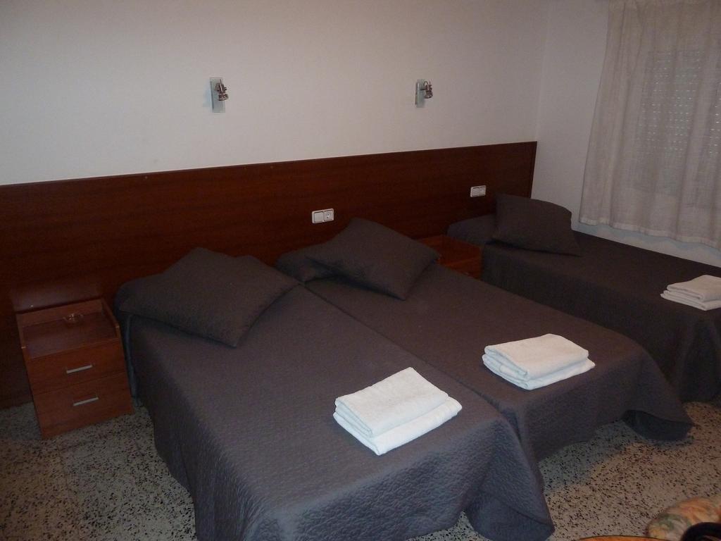 Restaurant Fonda Giralt Hotel Amer Ruang foto